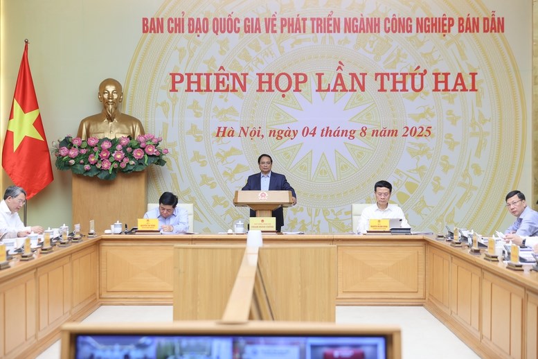 Thủ tướng Phạm Minh Chính chủ trì họp Ban Chỉ đạo quốc gia về công nghiệp bán dẫn - ảnh 1