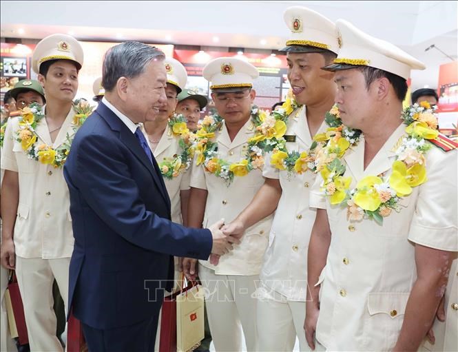 Thi đua vì an ninh Tổ quốc có ở từng người, từ trong suy nghĩ, hành động và mọi công việc hàng ngày - ảnh 1