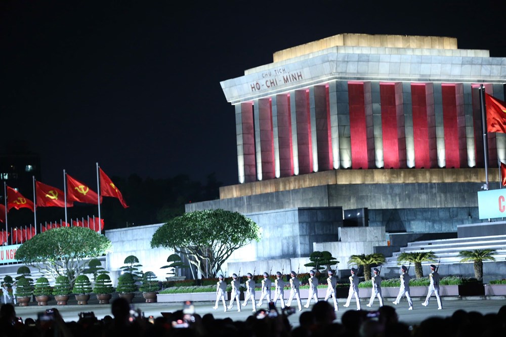 Tổng Bí thư Tô Lâm và lãnh đạo Đảng, Nhà nước dự chương trình chính luận nghệ thuật “Dưới cờ vinh quang” - ảnh 4