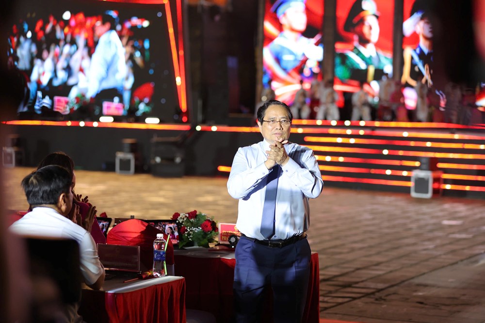 Tổng Bí thư Tô Lâm và lãnh đạo Đảng, Nhà nước dự chương trình chính luận nghệ thuật “Dưới cờ vinh quang” - ảnh 2