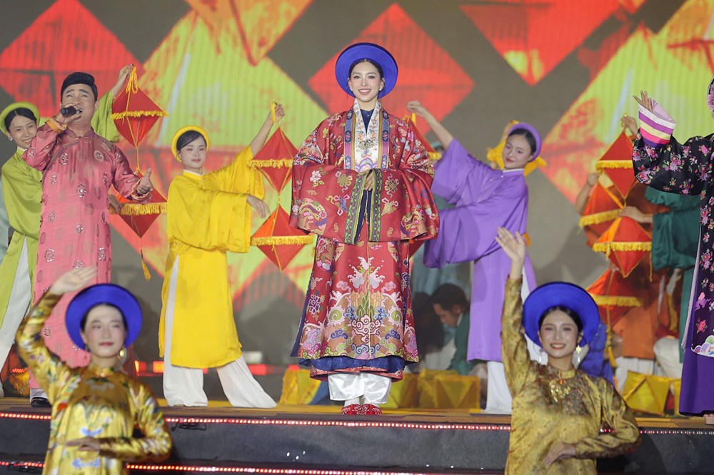 Tổng Bí thư Tô Lâm và lãnh đạo Đảng, Nhà nước dự chương trình chính luận nghệ thuật “Dưới cờ vinh quang” - ảnh 11