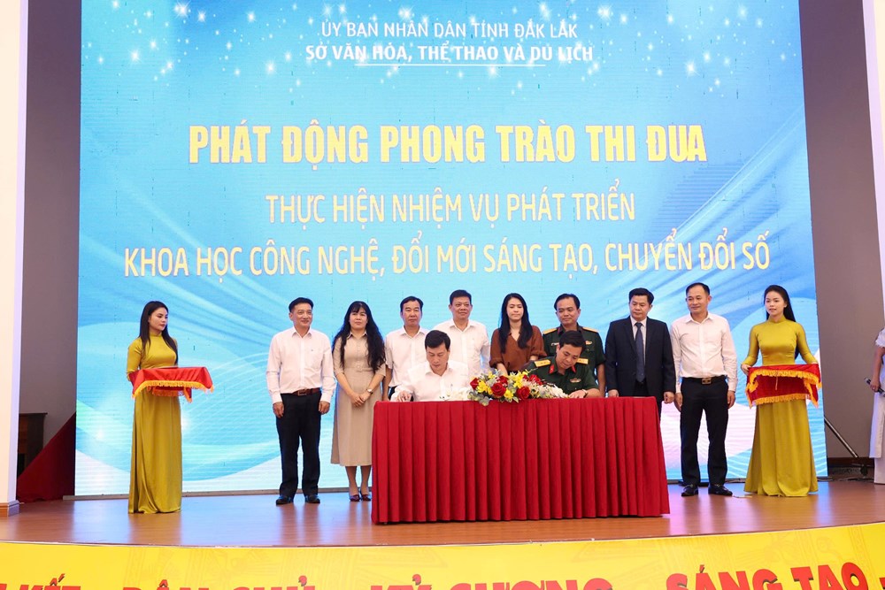 Đẩy mạnh phong trào thi đua đổi mới sáng tạo và bình dân học vụ số - ảnh 1