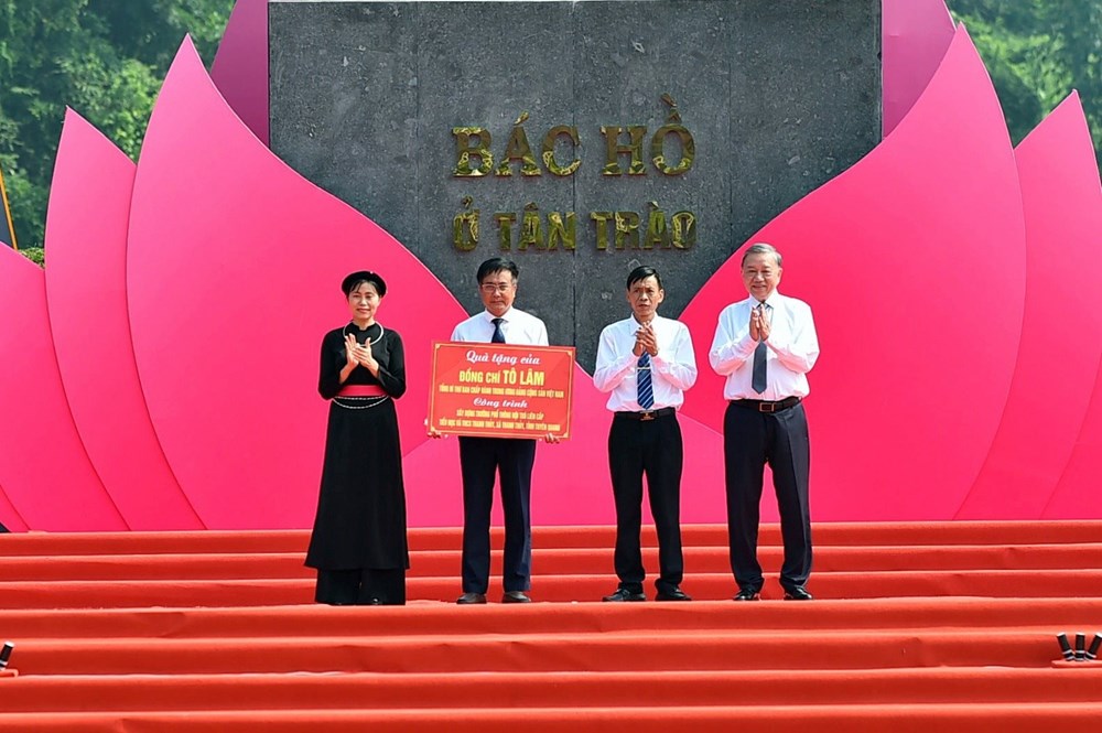 Tổng Bí thư Tô Lâm dự lễ khánh thành Tượng đài "Bác Hồ ở Tân Trào" - ảnh 5
