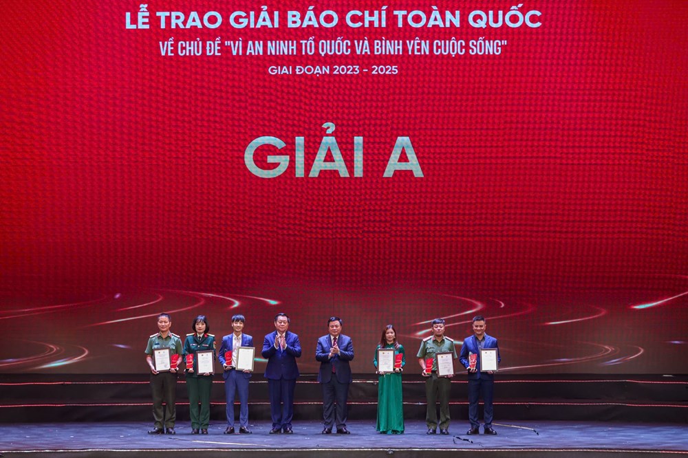 Trao Giải báo chí toàn quốc “Vì an ninh Tổ quốc và bình yên cuộc sống” - ảnh 4