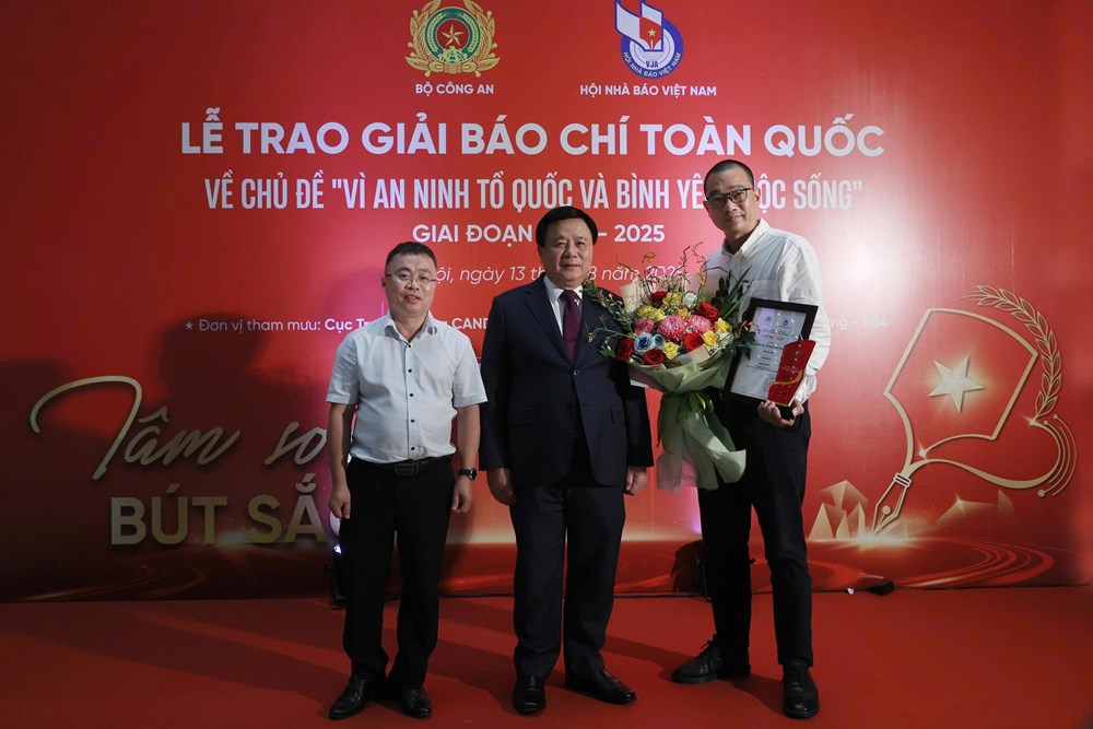 Trao Giải báo chí toàn quốc “Vì an ninh Tổ quốc và bình yên cuộc sống” - ảnh 7
