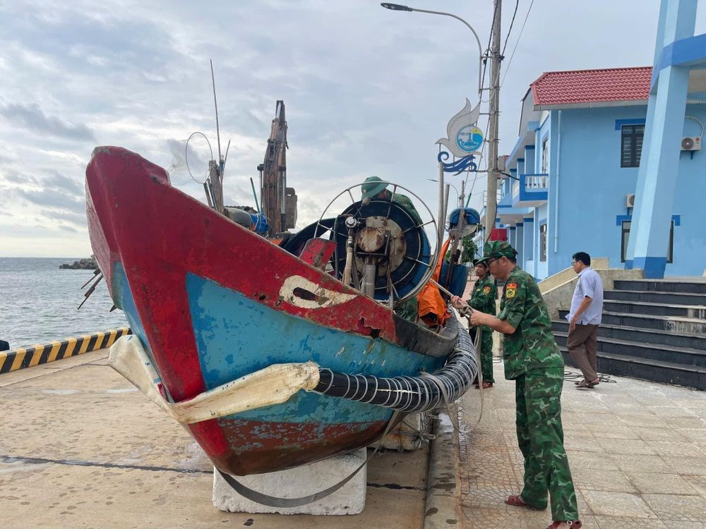 Chỉ đạo khẩn của Bộ trưởng Bộ VHTTDL Nguyễn Văn Hùng tập trung ứng phó bão số 5 - ảnh 1