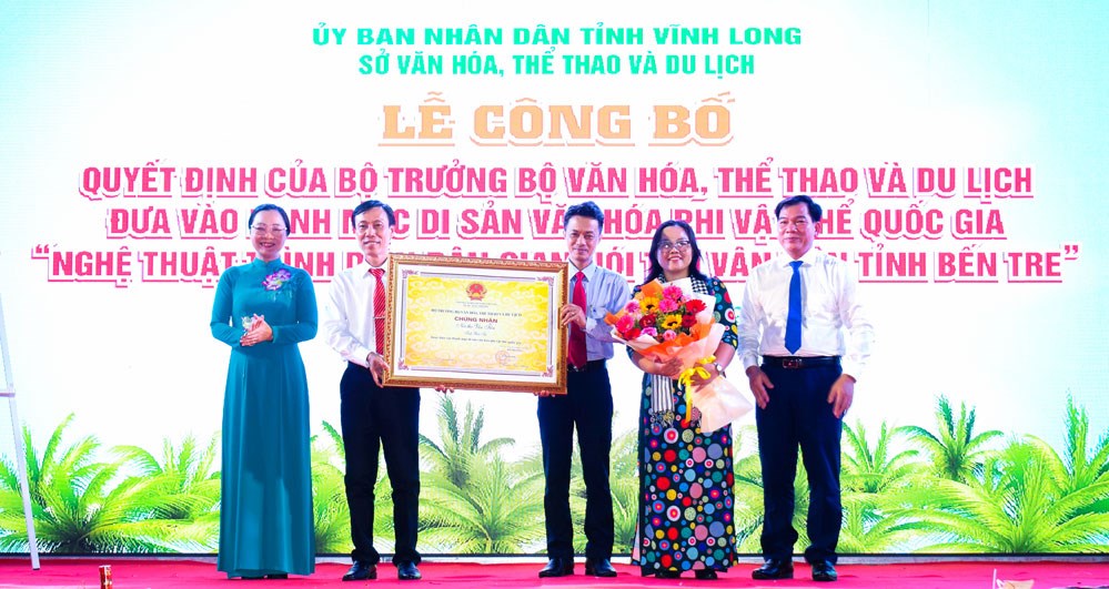Đón bằng chứng nhận "Nghệ thuật Nói thơ Vân Tiên" là Di sản văn hóa phi vật thể cấp quốc gia - ảnh 1
