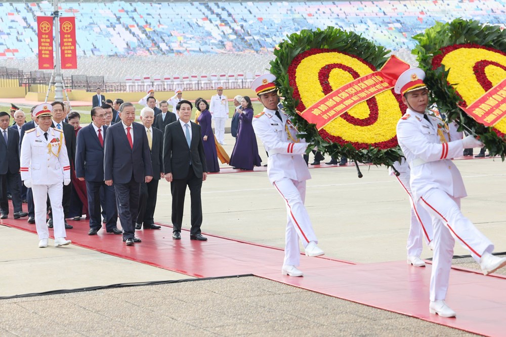 Lãnh đạo Đảng, Nhà nước vào Lăng viếng Chủ tịch Hồ Chí Minh nhân dịp 80 năm Quốc khánh 2.9 - ảnh 2
