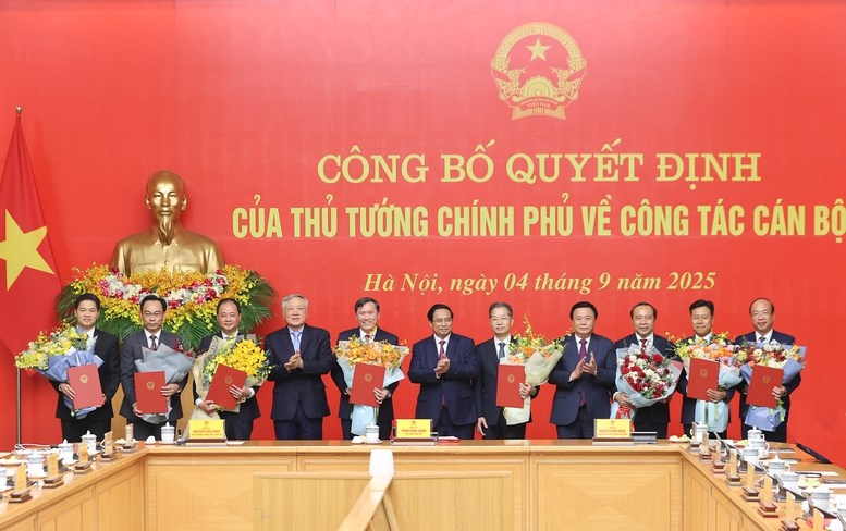 Thủ tướng trao quyết định bổ nhiệm lãnh đạo 8 bộ, cơ quan - ảnh 2