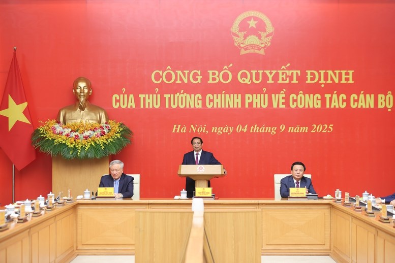Thủ tướng trao quyết định bổ nhiệm lãnh đạo 8 bộ, cơ quan - ảnh 1