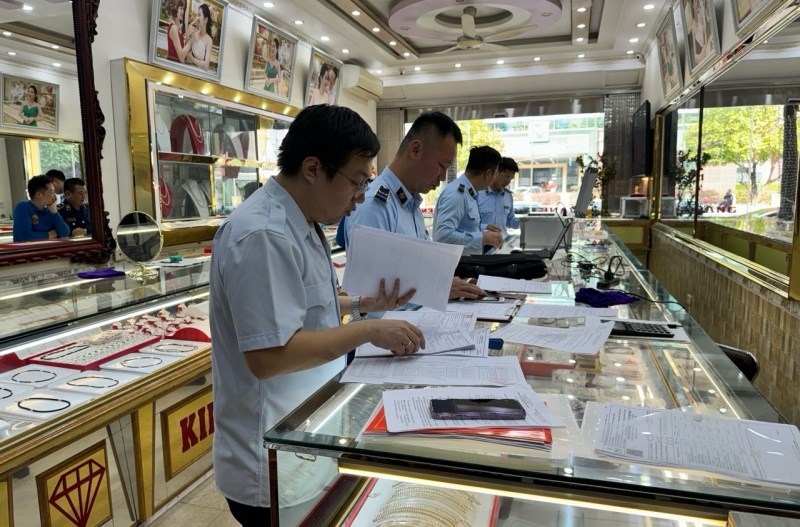 Ngày 9.9.2025 Thanh tra Chính phủ chủ trì, phối hợp tiến hành thanh tra việc chấp hành pháp luật của các doanh nghiệp kinh doanh vàng - ảnh 1