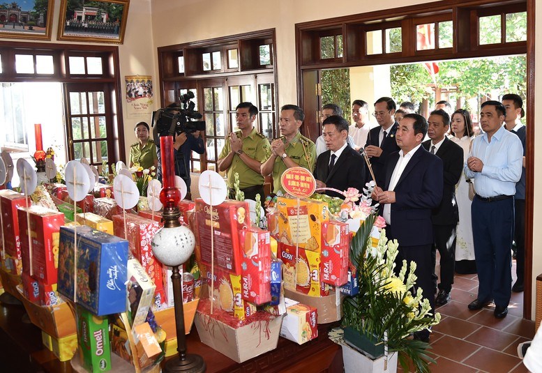 Trang trọng Lễ dâng hương tưởng niệm 56 năm ngày mất Chủ tịch Hồ Chí Minh - ảnh 1