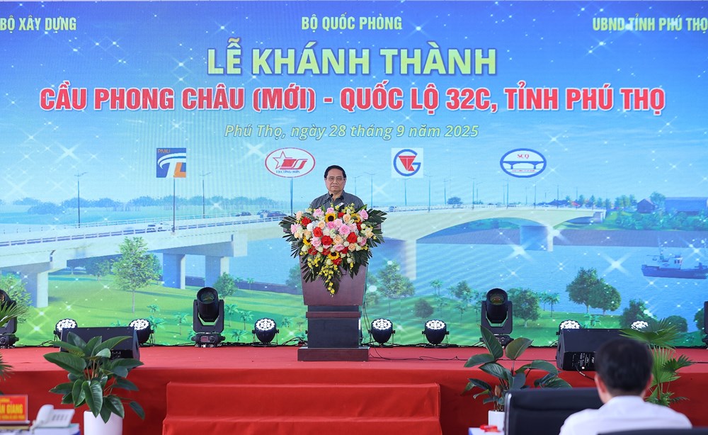 Cầu Phong Châu mới hàn gắn vết thương với niềm hạnh phúc, tự hào - ảnh 3
