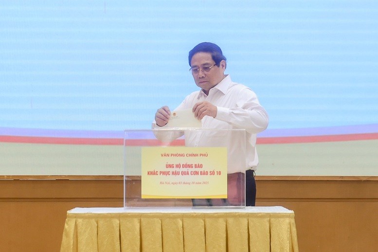 Thủ tướng và lãnh đạo Chính phủ ủng hộ đồng bào bị thiệt hại do bão lũ - ảnh 1