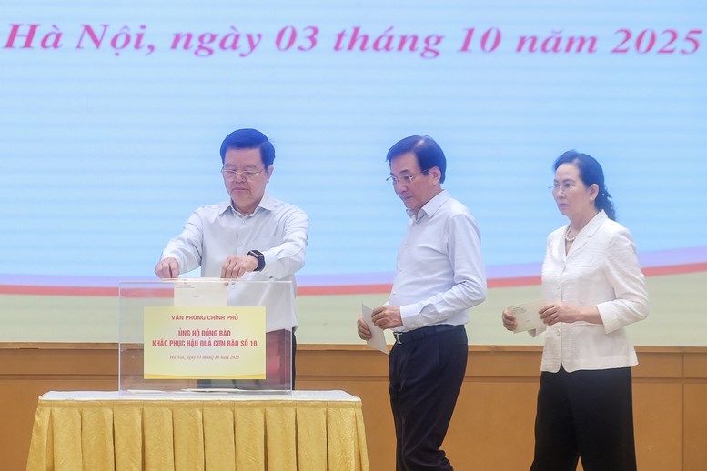 Thủ tướng và lãnh đạo Chính phủ ủng hộ đồng bào bị thiệt hại do bão lũ - ảnh 3