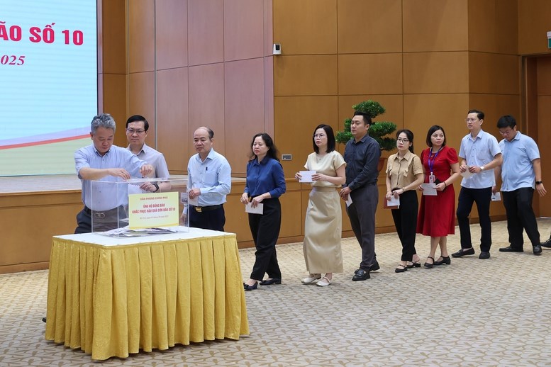 Thủ tướng và lãnh đạo Chính phủ ủng hộ đồng bào bị thiệt hại do bão lũ - ảnh 4