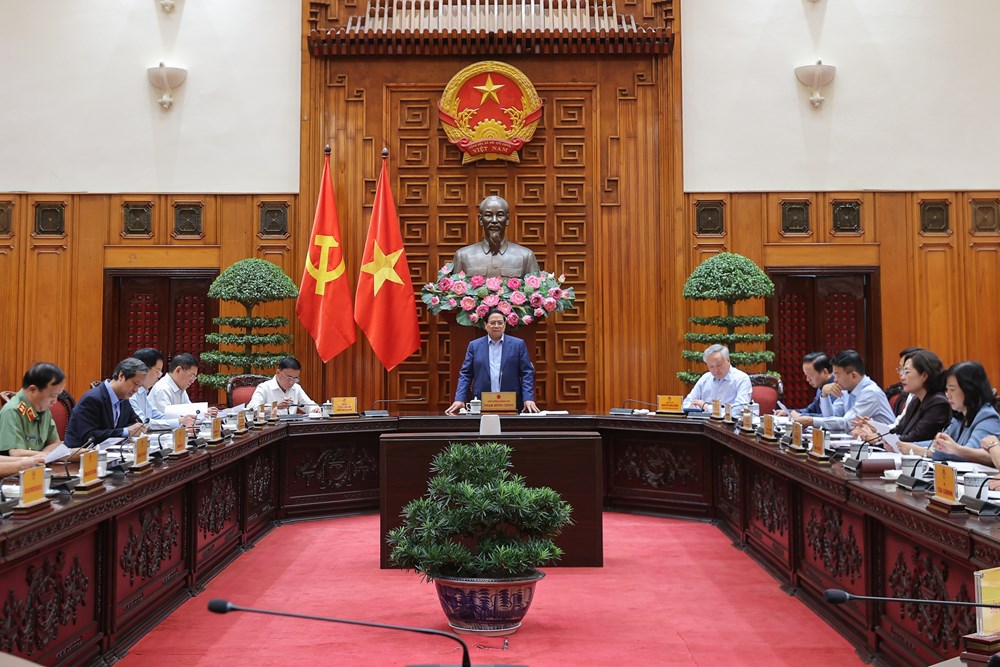 Bằng mọi giá tiếp cận các khu vực đang bị lũ chia cắt để tiếp tế cho người dân - ảnh 4