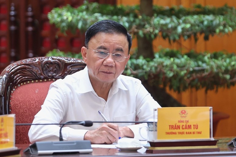 Bằng mọi giá tiếp cận các khu vực đang bị lũ chia cắt để tiếp tế cho người dân - ảnh 2