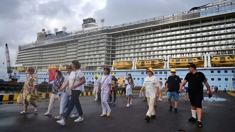Vì sao tàu du lịch biển Ovation of the Seas chở theo hơn 4.000 khách không cập cảng Cái Mép - Thị Vải? - ảnh 1