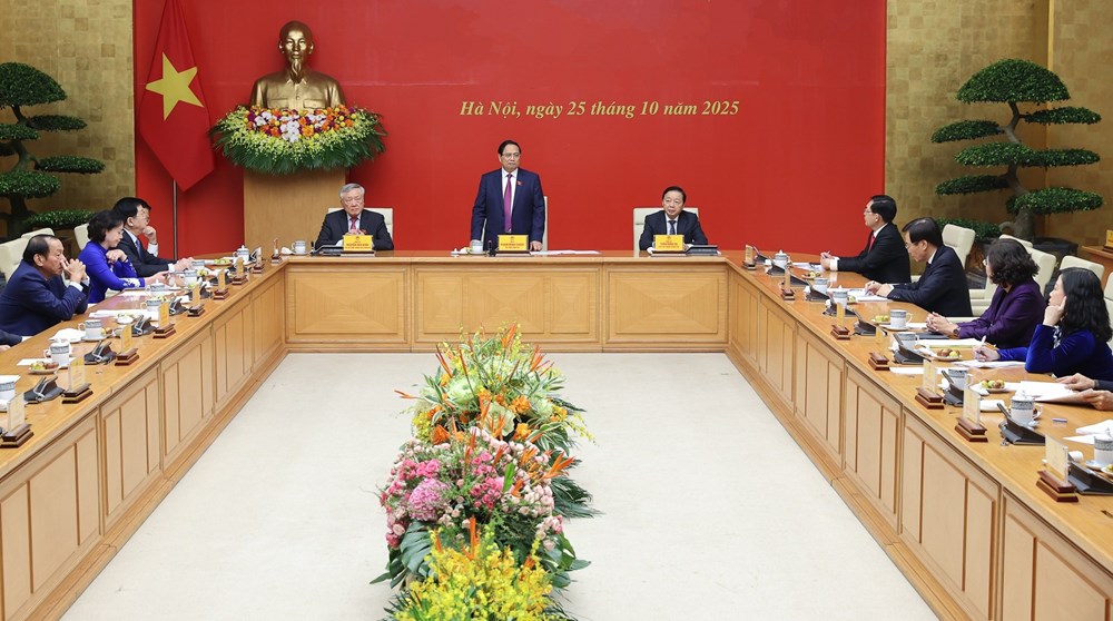 Phiên họp Chính phủ đầu tiên sau khi được kiện toàn 2 Phó Thủ tướng, 3 Bộ trưởng - ảnh 1