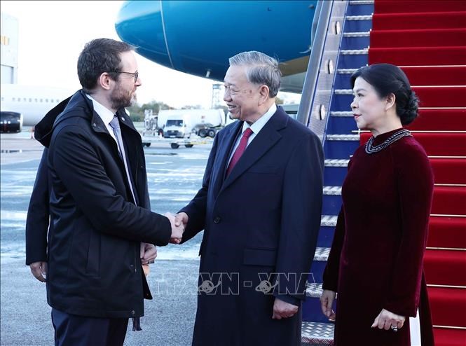 Tổng Bí thư Tô Lâm bắt đầu thăm chính thức Liên hiệp Vương quốc Anh và Bắc Ireland - ảnh 2