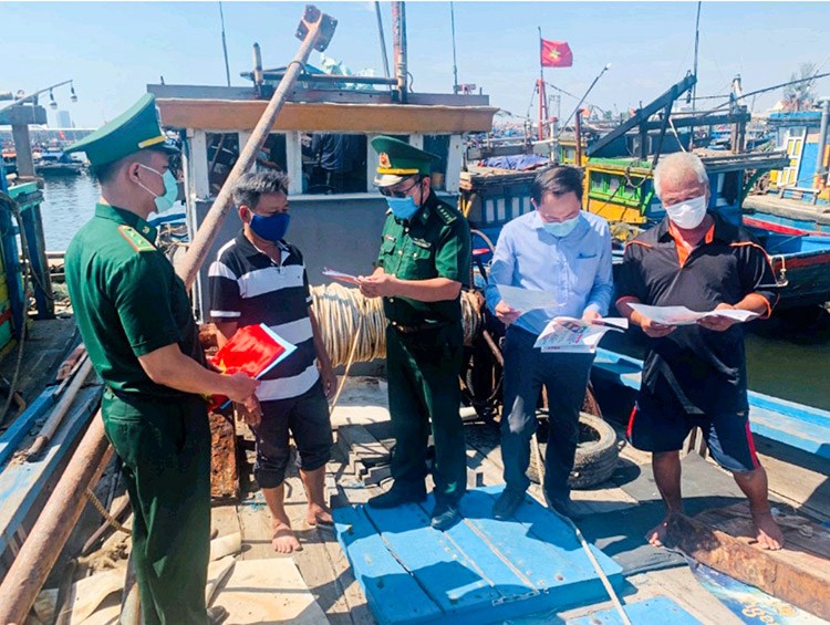 Truyền thông cao điểm chống khai thác hải sản bất hợp pháp - ảnh 1
