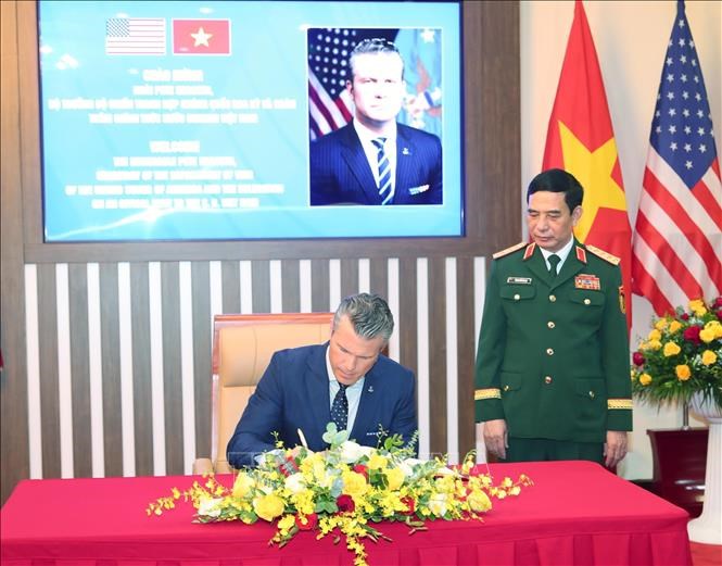 Bộ trưởng Bộ Chiến tranh Hoa Kỳ thăm chính thức Việt Nam - ảnh 8