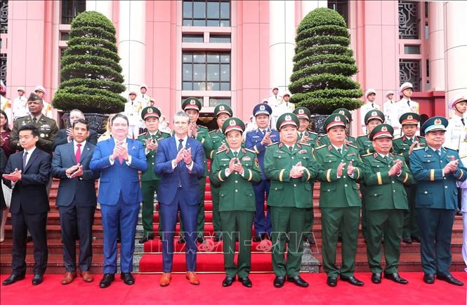 Bộ trưởng Bộ Chiến tranh Hoa Kỳ thăm chính thức Việt Nam - ảnh 10