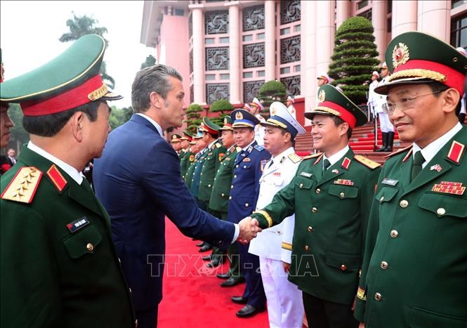 Bộ trưởng Bộ Chiến tranh Hoa Kỳ thăm chính thức Việt Nam - ảnh 3