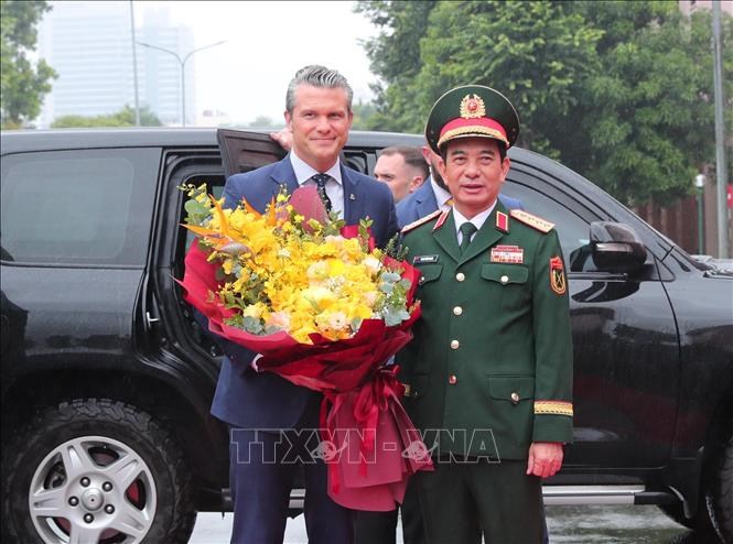 Bộ trưởng Bộ Chiến tranh Hoa Kỳ thăm chính thức Việt Nam - ảnh 1