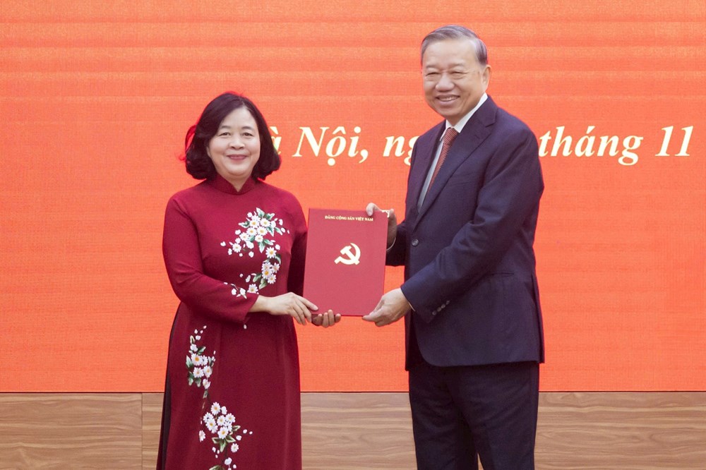 Bà Bùi Thị Minh Hoài tham gia Ban Bí thư, giữ chức Bí thư Đảng ủy MTTQ, các đoàn thể Trung ương - ảnh 2