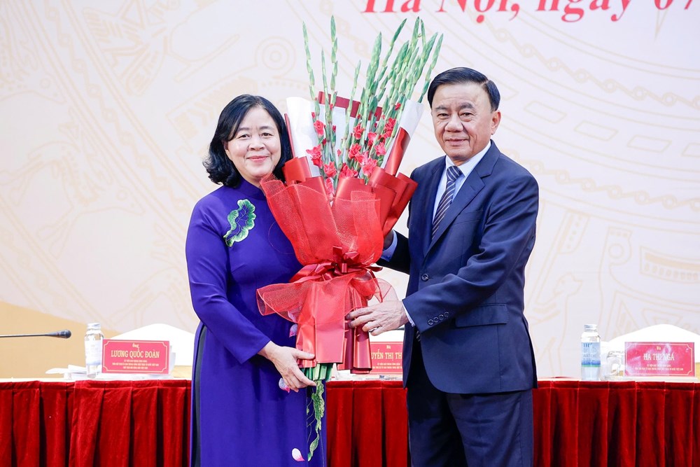 Bà Bùi Thị Minh Hoài giữ chức Chủ tịch Ủy ban Trung ương MTTQ Việt Nam - ảnh 1