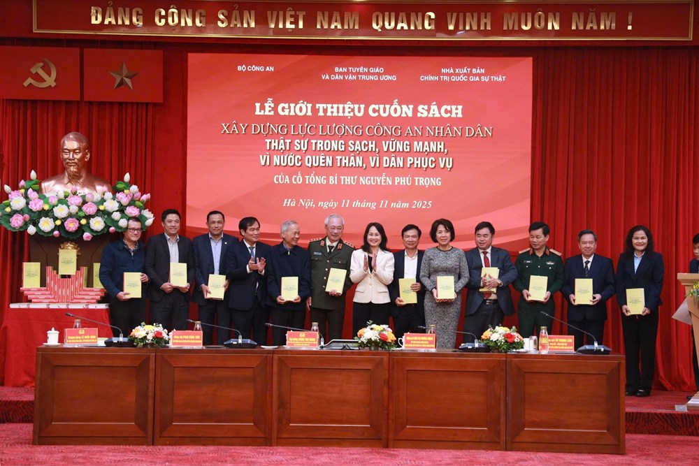 Lễ giới thiệu cuốn sách của cố Tổng Bí thư Nguyễn Phú Trọng về xây dựng lực lượng Công an nhân dân - ảnh 6