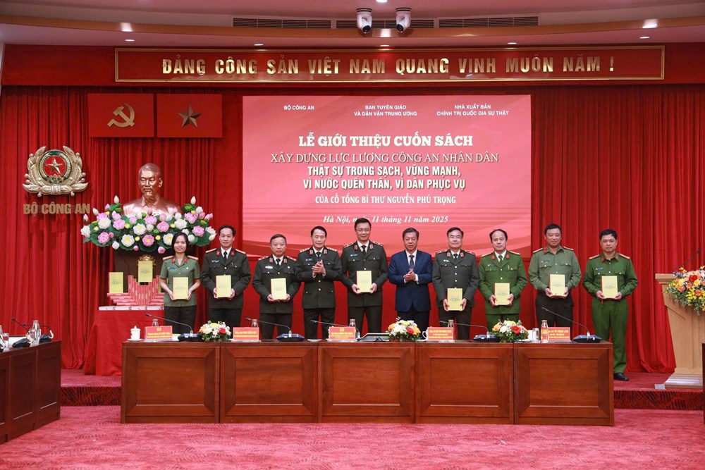 Lễ giới thiệu cuốn sách của cố Tổng Bí thư Nguyễn Phú Trọng về xây dựng lực lượng Công an nhân dân - ảnh 5