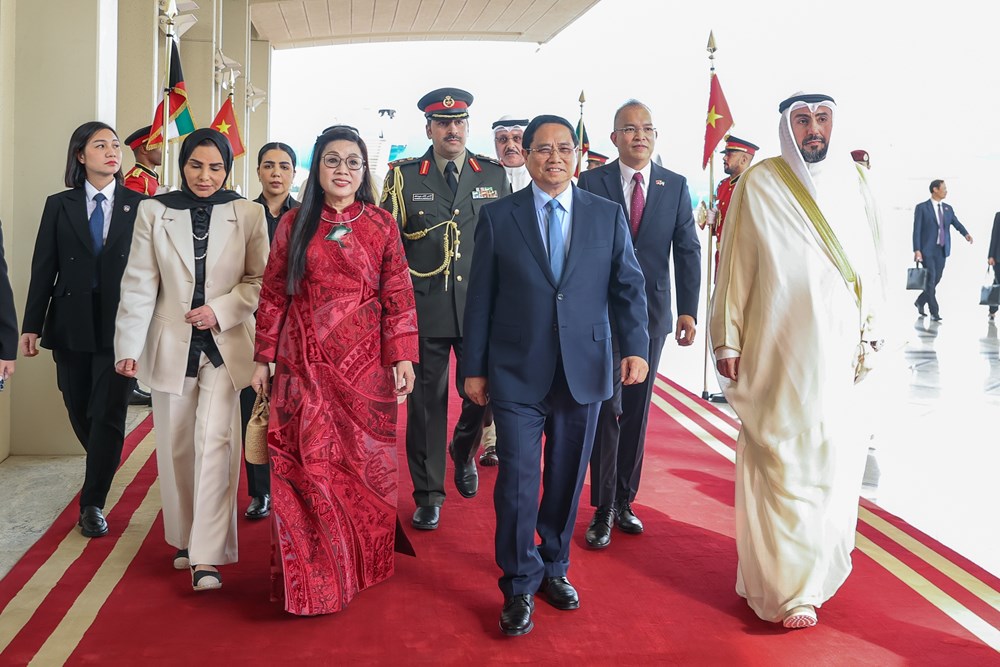 Thủ tướng Phạm Minh Chính và phu nhân bắt đầu chuyến thăm chính thức Kuwait - ảnh 1