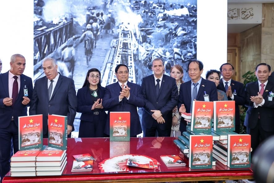 Thủ tướng dự lễ ra mắt cuốn sách 'Điện Biên Phủ' của Đại tướng Võ Nguyên Giáp bằng tiếng Arab - ảnh 1