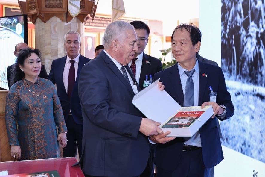 Thủ tướng dự lễ ra mắt cuốn sách 'Điện Biên Phủ' của Đại tướng Võ Nguyên Giáp bằng tiếng Arab - ảnh 2