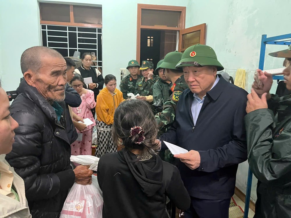 Phó Thủ tướng Thường trực Nguyễn Hòa Bình kiểm tra, chỉ đạo khắc phục hậu quả mưa lũ tại Đắk Lắk - ảnh 3