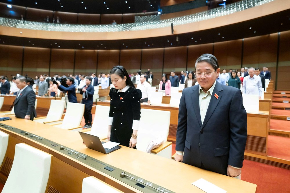 Ủy ban Thường vụ Quốc hội tổ chức quyên góp ủng hộ đồng bào khắc phục hậu quả thiên tai, mưa lũ - ảnh 1