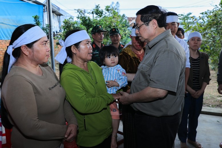 Công điện Thủ tướng triển khai "chiến dịch Quang Trung" thần tốc xây nhà giúp người dân vùng lũ - ảnh 1