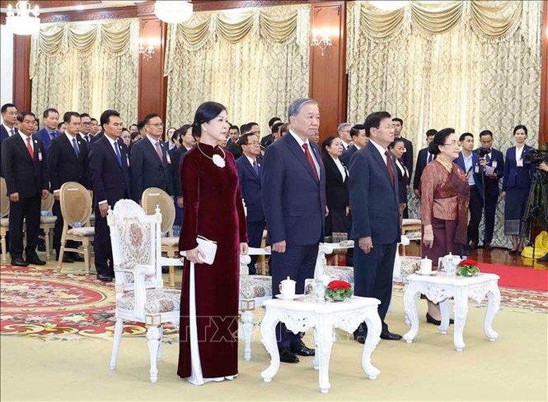 Tổng Bí thư Tô Lâm nhận Huân chương Vàng Quốc gia của Nhà nước Lào - ảnh 1