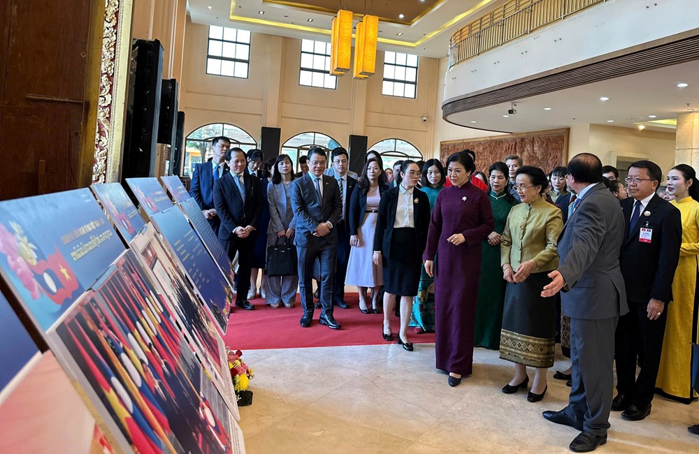 Khai mạc Tuần phim Việt Nam tại Lào và Triển lãm ảnh quan hệ Việt Nam - Lào - ảnh 3