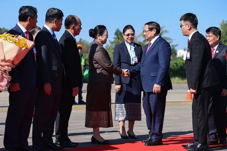 Thủ tướng Phạm Minh Chính tới Thủ đô Vientiane, bắt đầu chuyến công tác tại Lào - ảnh 3