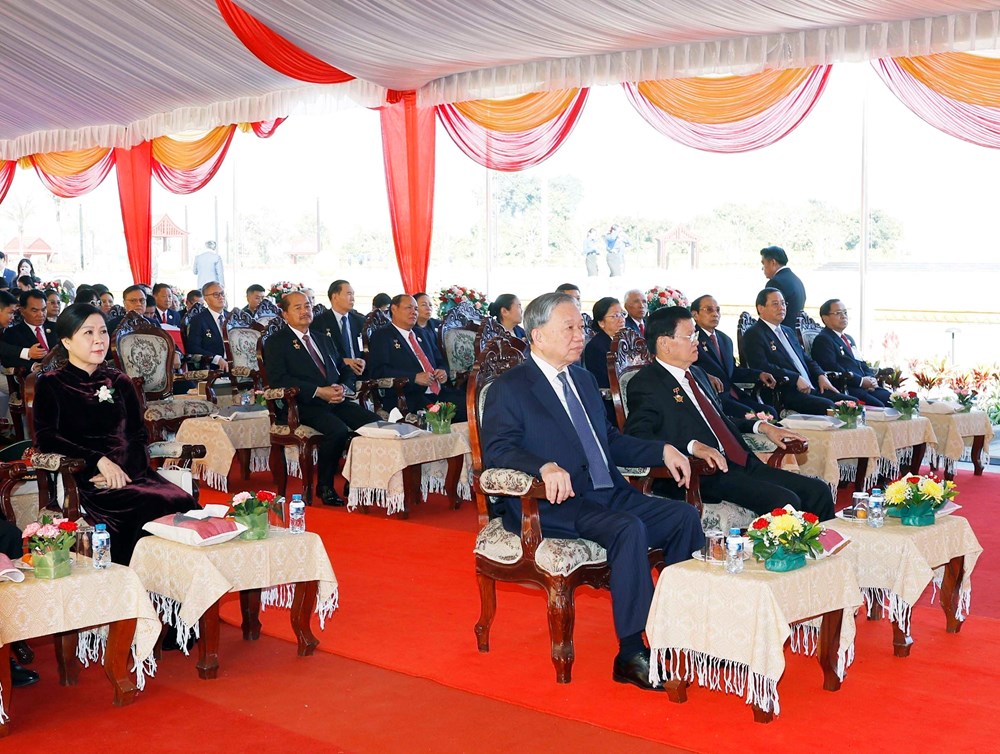 Tổng Bí thư Tô Lâm và phu nhân dự khánh thành Công viên Hữu nghị Lào - Việt Nam - ảnh 2