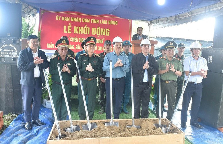 Thủ tướng yêu cầu báo cáo tiến độ, kết quả thực hiện “Chiến dịch Quang Trung” xây dựng, sửa chữa nhà cho nhân dân sau bão, lũ - ảnh 1