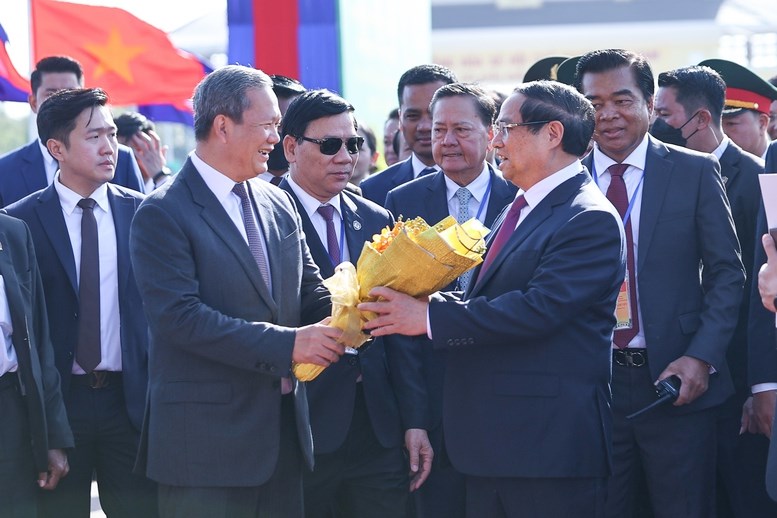 Thủ tướng Việt Nam và Thủ tướng Campuchia dự khai trương cặp cửa khẩu quốc tế Tân Nam - Meun Chey - ảnh 1