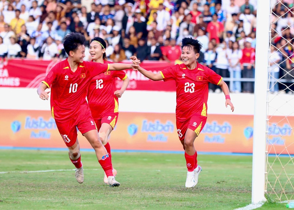 Thủ tướng chúc mừng 2 đội tuyển bóng đá Việt Nam vào bán kết SEA Games 33 - ảnh 1