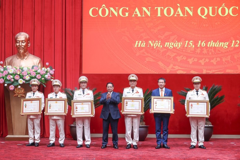 Thủ tướng: Xây dựng nếp sống văn hóa, văn minh, nhân văn trong công an nhân dân - ảnh 4