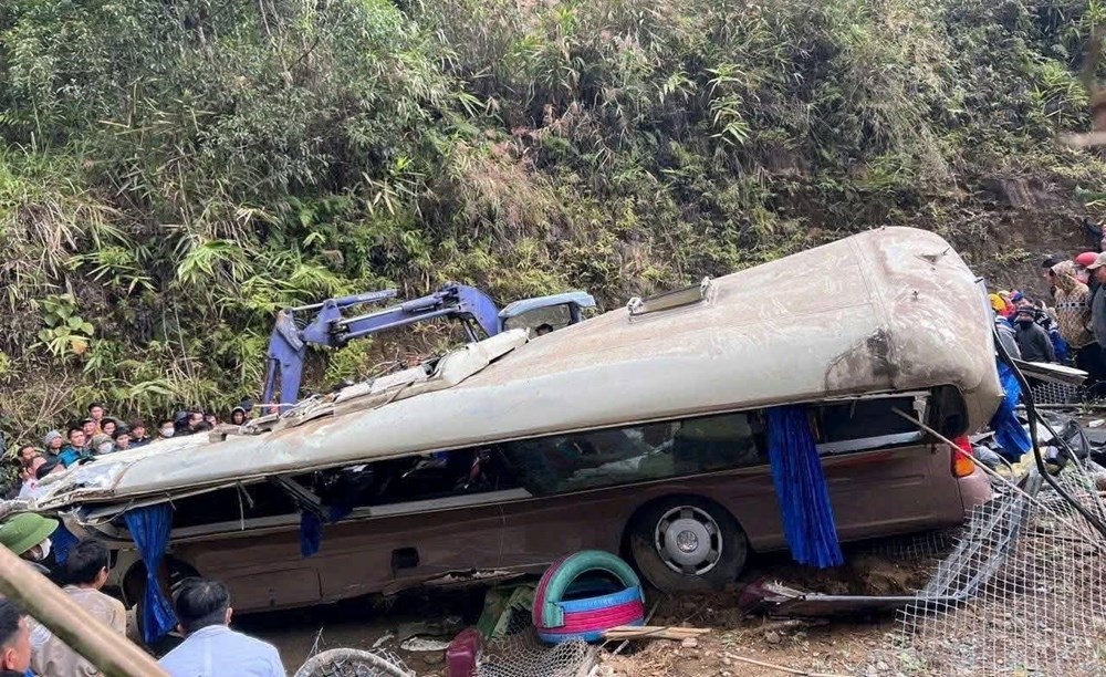 Tỉnh ủy Lào Cai chỉ đạo khắc phục hậu quả vụ tai nạn giao thông làm 9 người tử vỏng, 9 người bị thương  - ảnh 1