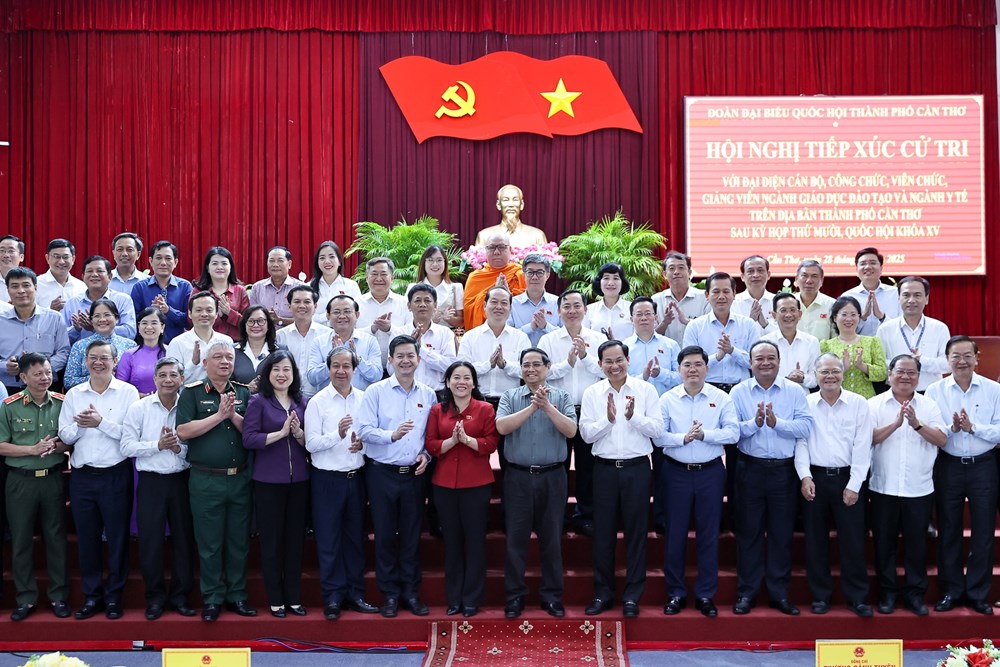 Thủ tướng Phạm Minh Chính tiếp xúc cử tri Cần Thơ chuyên đề về y tế và giáo dục - ảnh 2